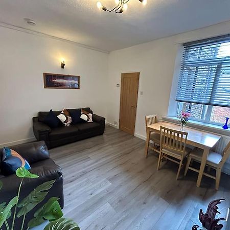 Spacious Homely 3 Bed Property Newcastle-under-Lyme Exterior foto