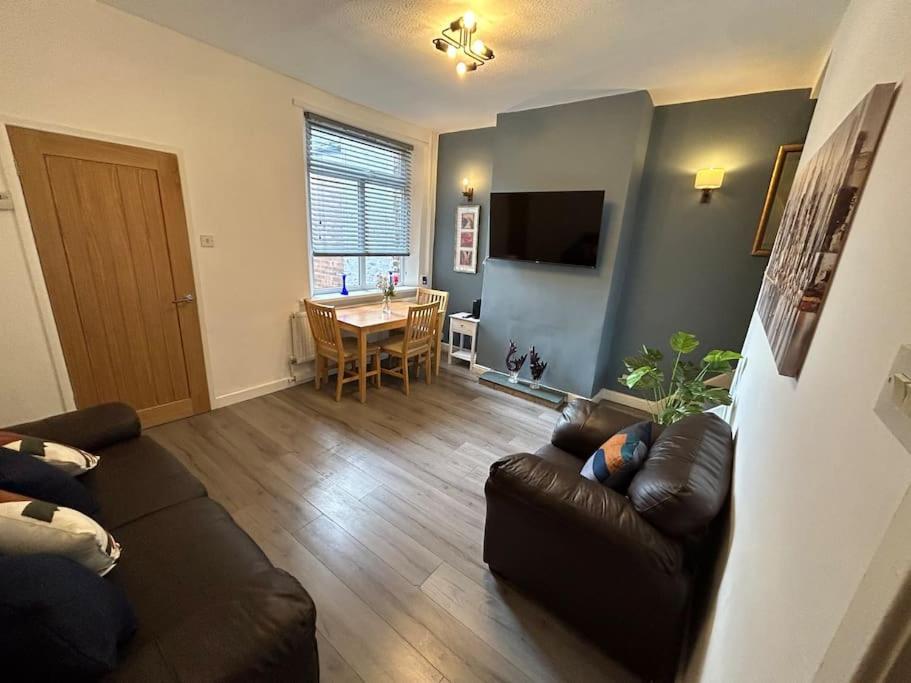 Spacious Homely 3 Bed Property Newcastle-under-Lyme Exterior foto