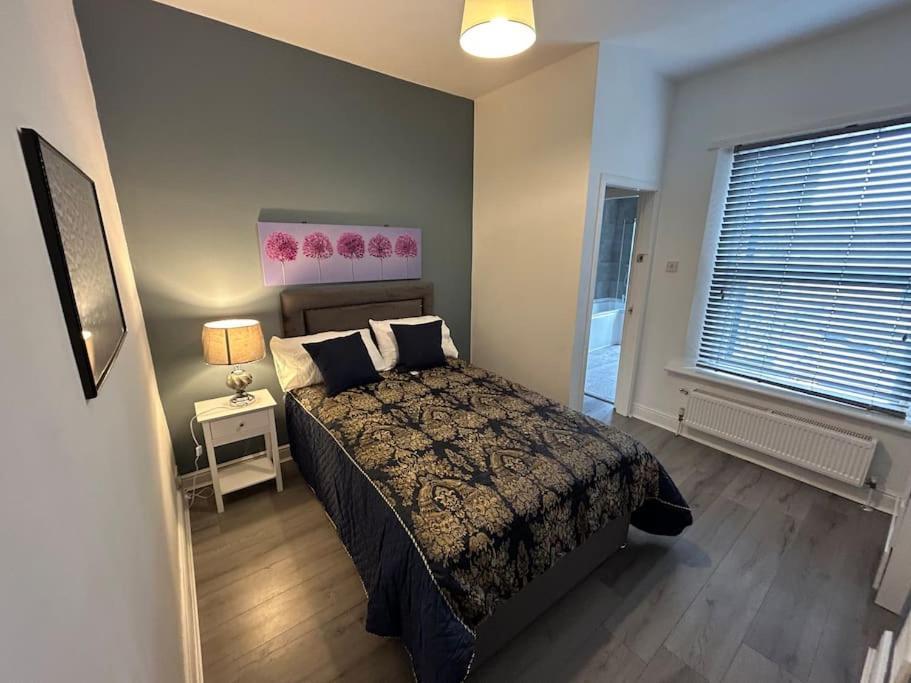 Spacious Homely 3 Bed Property Newcastle-under-Lyme Exterior foto